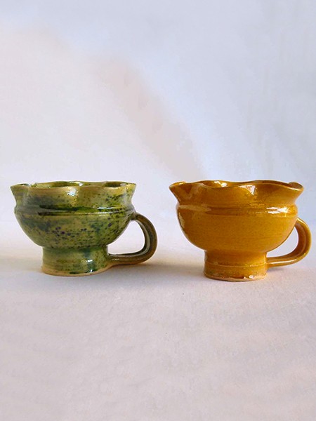 http://poteriedesgrandsbois.com/files/gimgs/th-30_GDT001-02-poterie-médiéval-des grands bois-gobelets-gobelet.jpg